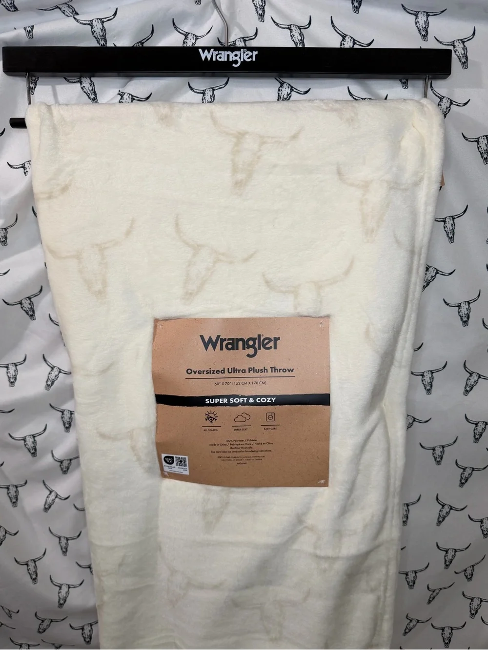 Wrangler Cream Plush Throw with Subtle Tan Steer Skull Motif